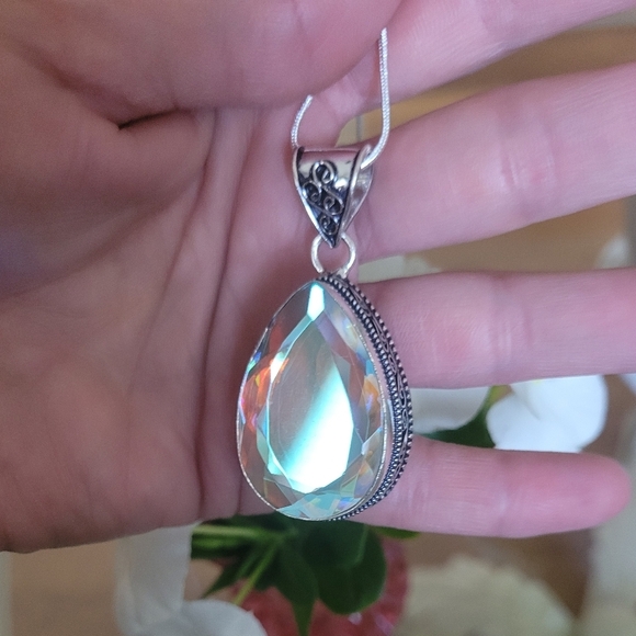 🩵Vintage Rainbow Topaz Gemstone Pendant - Picture 6 of 9